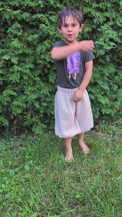 Vidéo of a child wearing handmade cuffed baggy pants